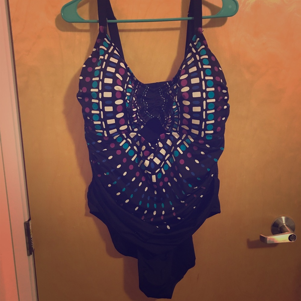 NWOT One Piece Ava & Viv Swimsuit